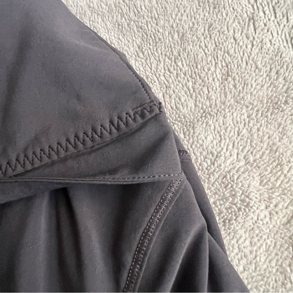 Lululemon Round Trip Swift Ultra Light Slim Ribbed Panel Jacket Melanite Gray - Picture 7 of 14